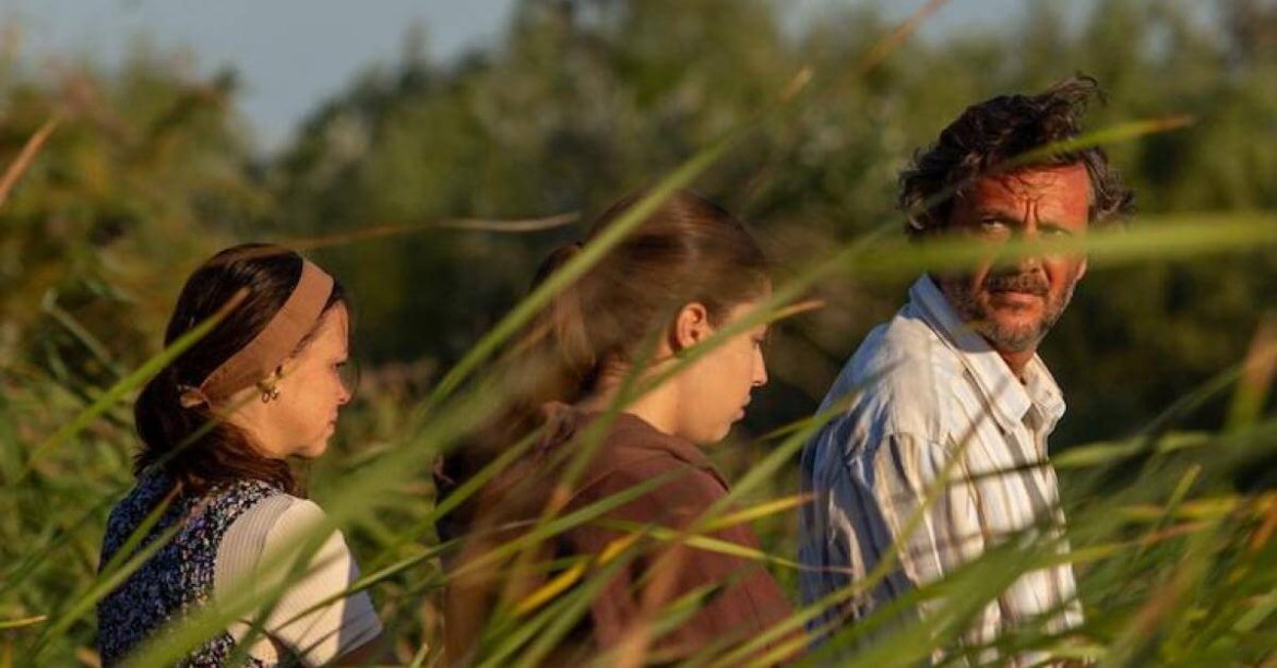Three Kilometres to the End of the World: Romanya'nın Sessiz Tabuları