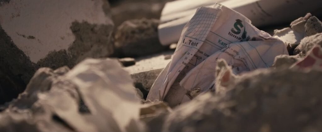 Zamanın Kıyısında Sınav: Uygar Kayıtsızlık