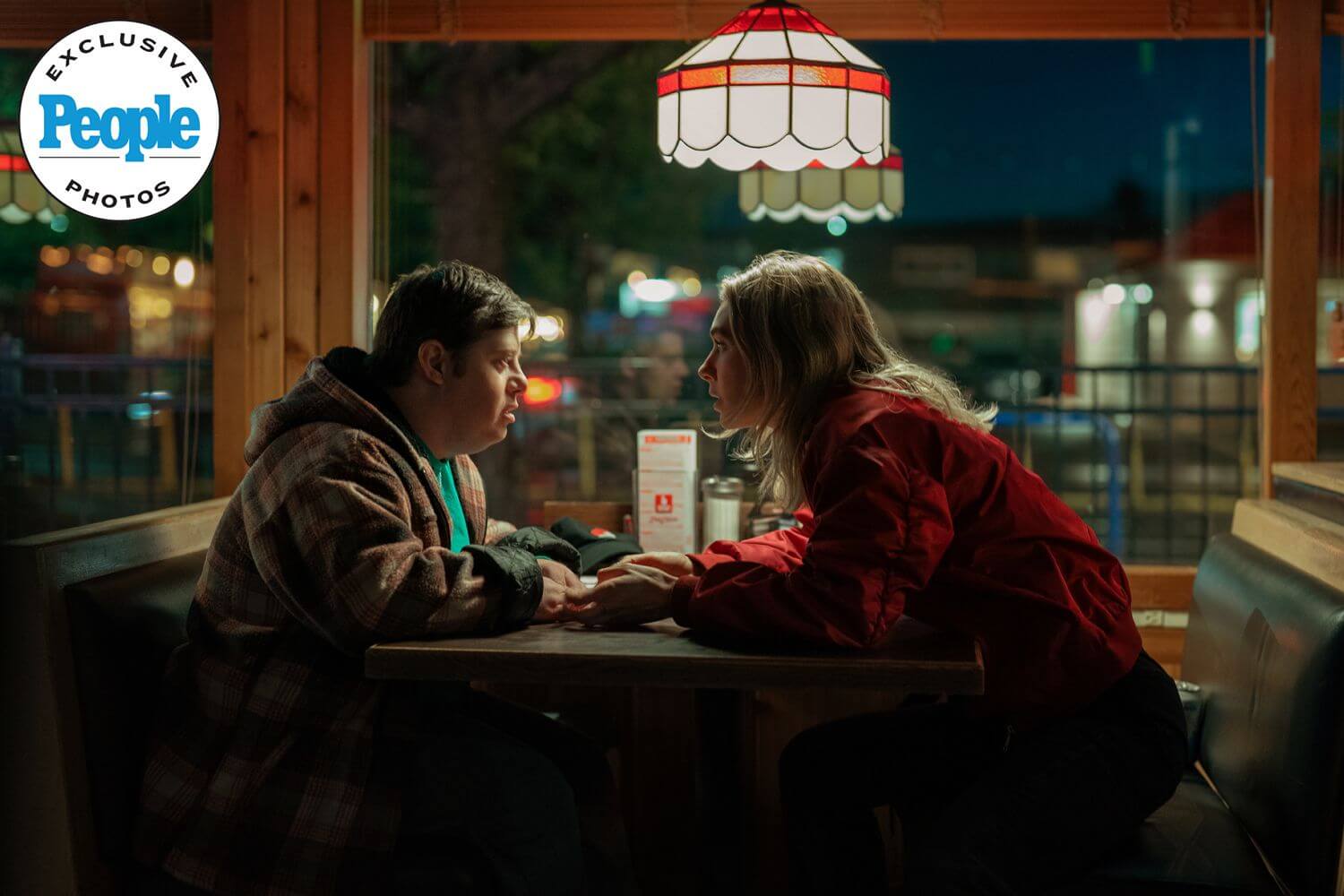 Night Always Comes: Güçlü Bir Performans Dengesiz Bir Anlatı