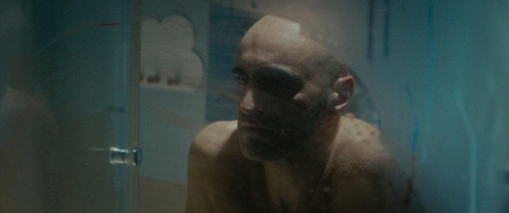 Cam Sehpa: Can Evrenol Karanlığında Gergin Bir Türk Ailesi