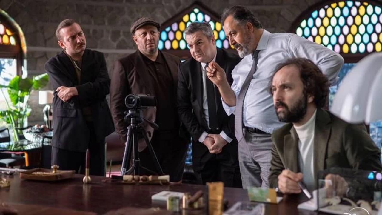 Sekizinci Aile: Perde Arkasında Dünyayı Yöneten Basmacıgiller