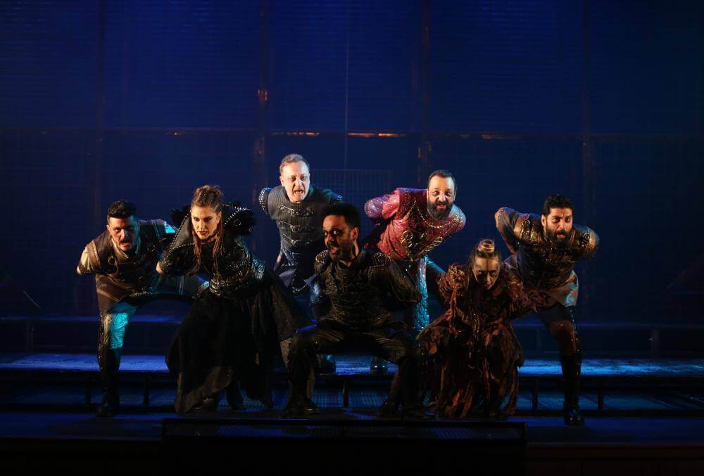 Macbeth: Sahnede Kesintisiz Karanlık Akış