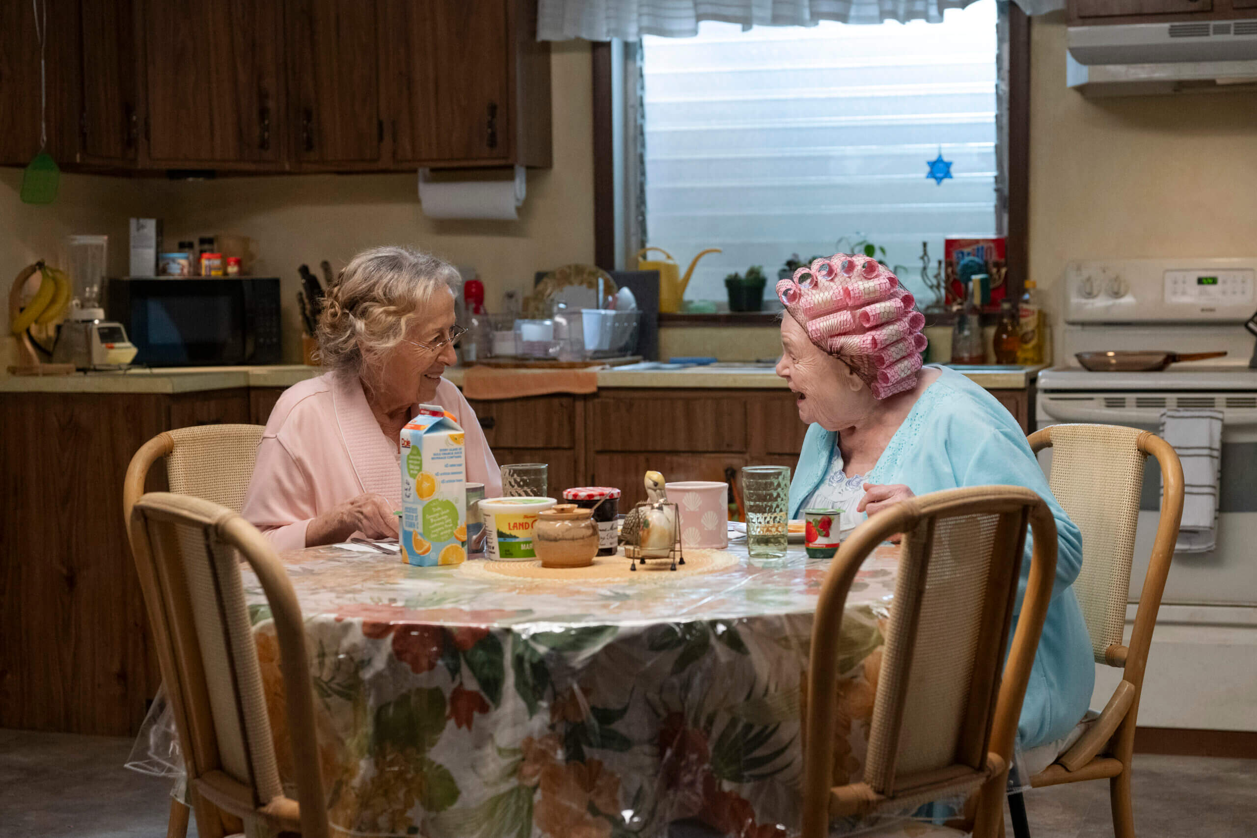 Eleanor Morgenstein (June Squibb) & Bessie (Rita Zohar)
