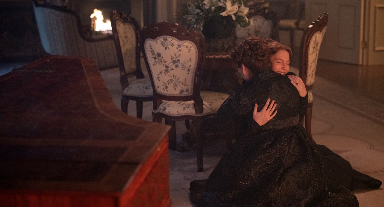 Bridgerton 4. Sezon 2. Kısımdan francesca ve violet bridgerton