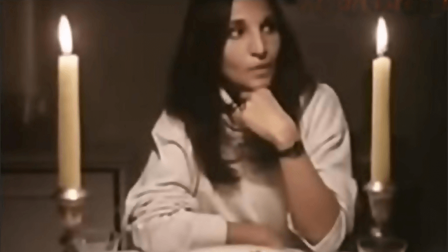 Sarı Tebessüm: Aşk, Arzu ve İhanet