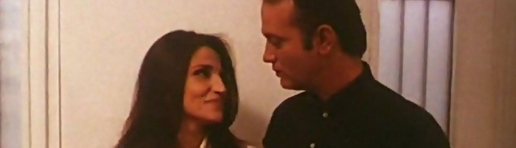 Sarı Tebessüm: Aşk, Arzu ve İhanet