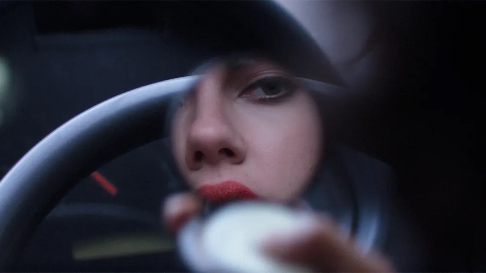 Under the Skin: Tehlikeli Bir Yalnızlığın Hikayesi