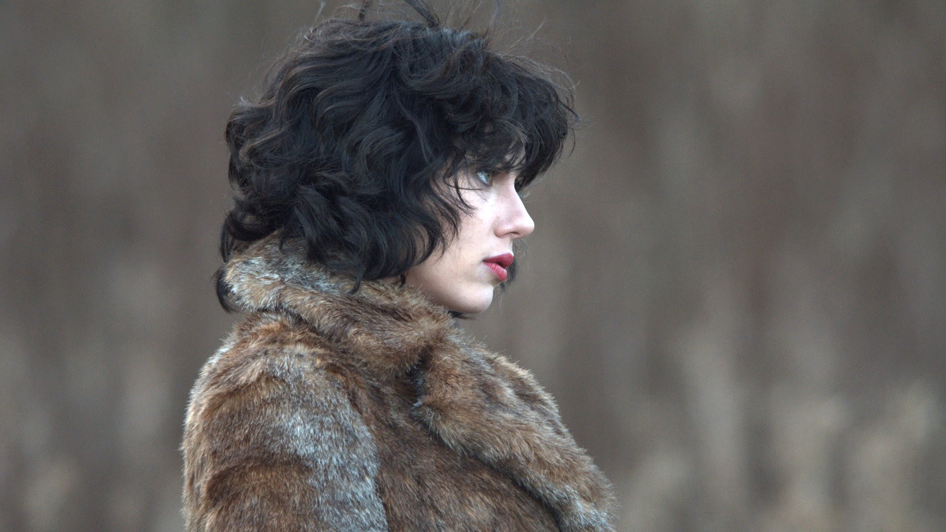 Under the Skin: Tehlikeli Bir Yalnızlığın Hikayesi