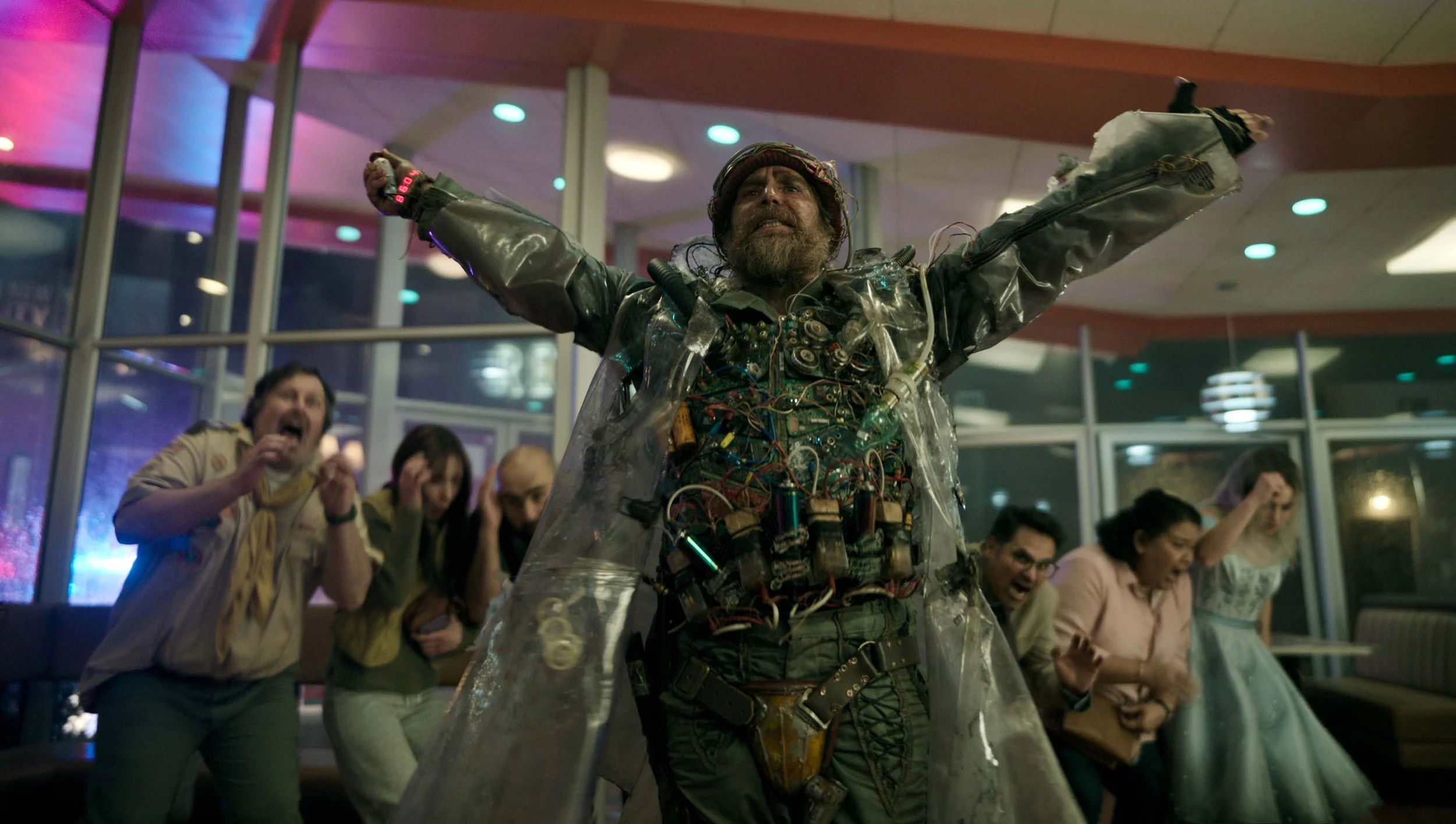 Good Luck Have Fun Don't Die: Çılgınlık Sınırında bir Popcorn Filmi