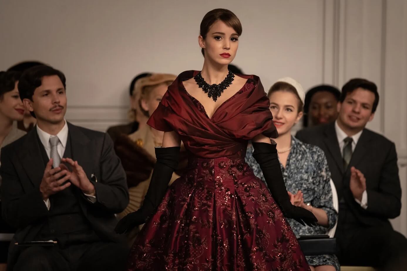 Mrs. Harris Goes to Paris: Özel Dilim Masalımsı Bir Film